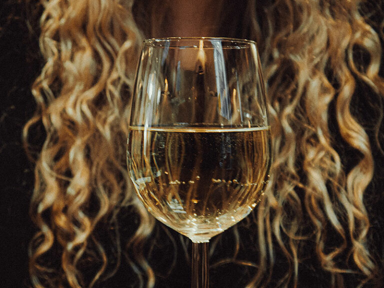 Top 10 benefits of glass hire for your Birmingham event