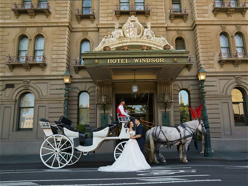 How much to hire a horse & carriage for a wedding​?