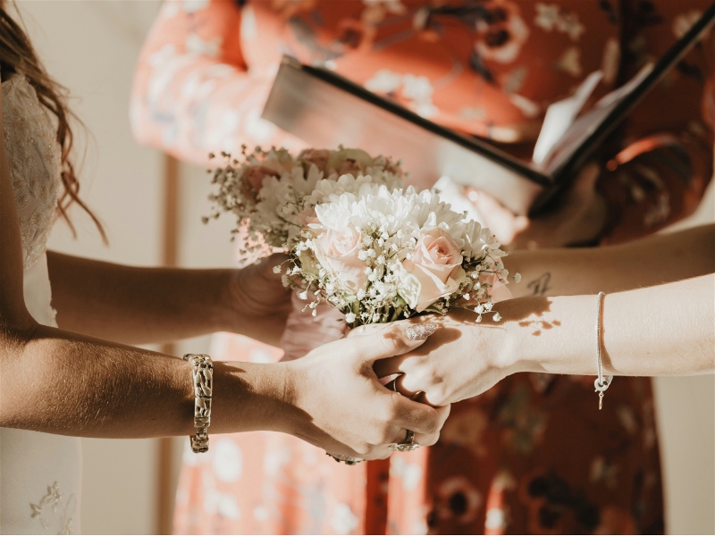 How much does a wedding officiant cost? (£250–£700)